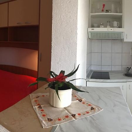 Apartments Bilic Nemira Omis Bagian luar foto