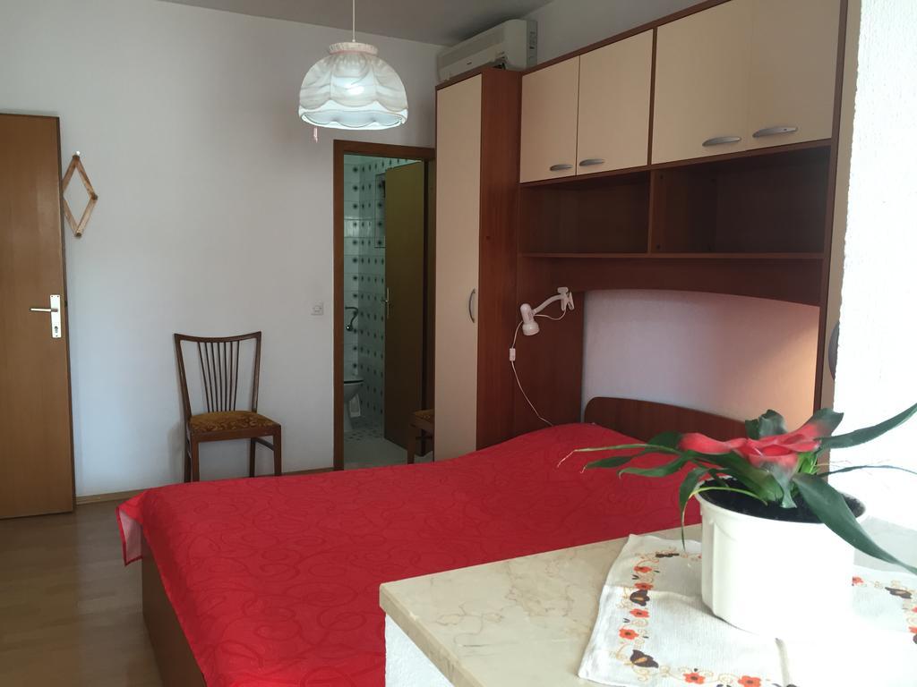 Apartments Bilic Nemira Omis Bagian luar foto