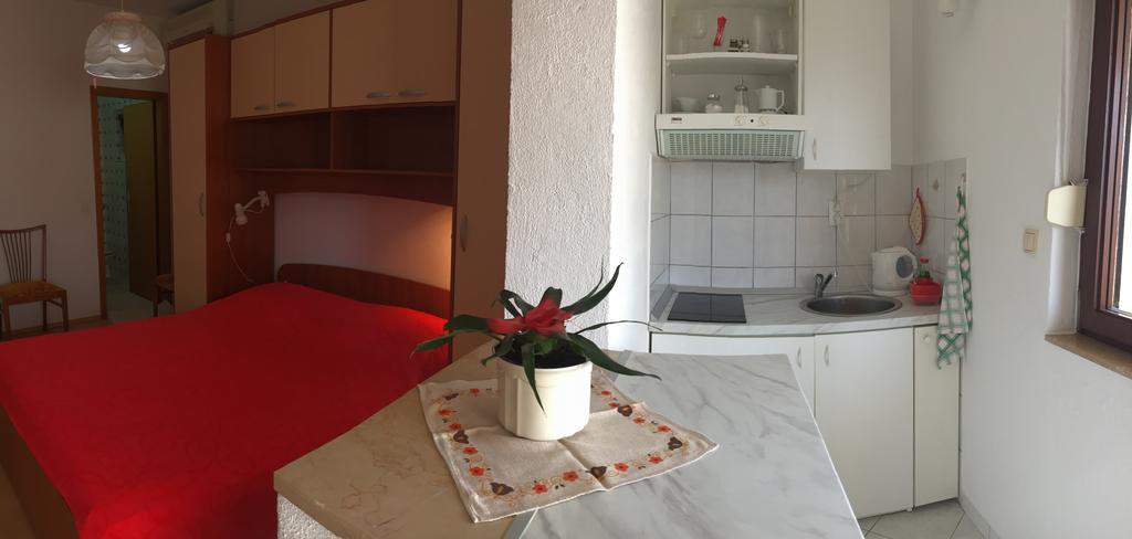 Apartments Bilic Nemira Omis Bagian luar foto