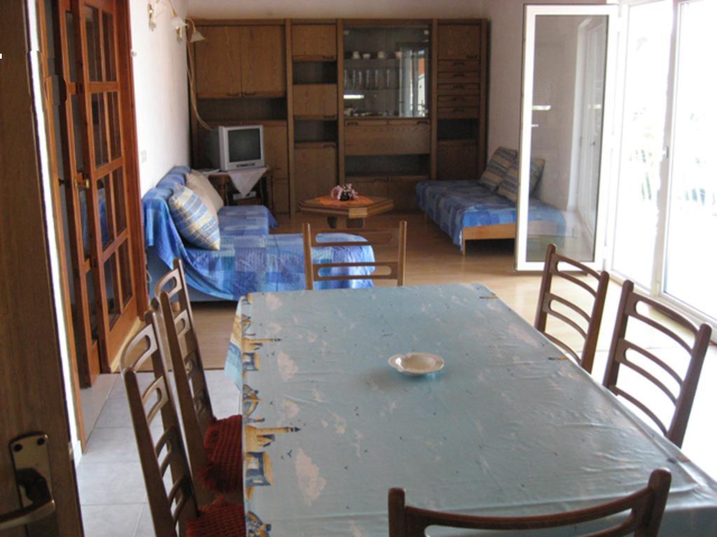 Apartments Bilic Nemira Omis Bagian luar foto