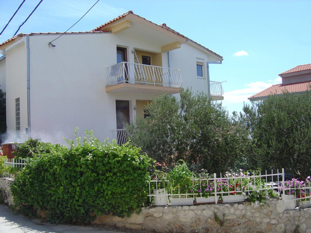 Apartments Bilic Nemira Omis Bagian luar foto