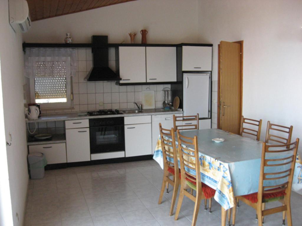 Apartments Bilic Nemira Omis Bagian luar foto